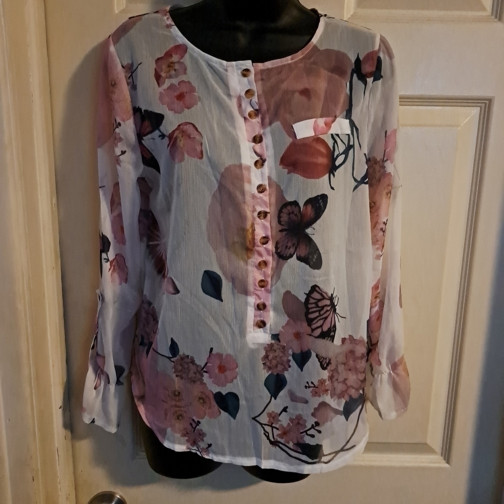 No brand sheer Button Up blouse beautiful flowers and butterflies A-48 5/$25